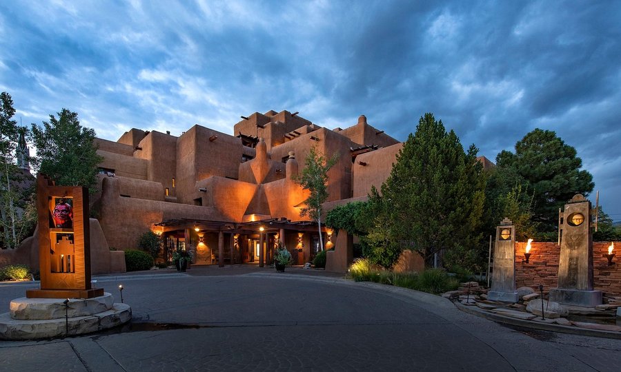 Inn and Spa at Loretto at dusk